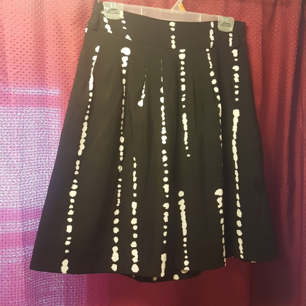 Black and white print skirt